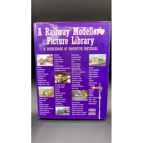 127 - 3 Hardback Model Railway books - The World of Model Trains, Encyclopedia Model Railways & Railway mo... 