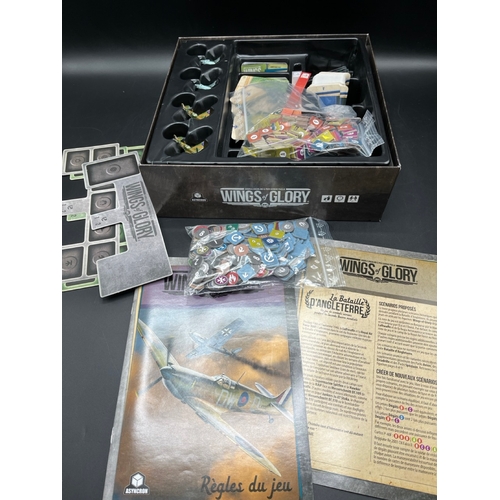 273 - Wings of Glory 'La Bataille D'Angleterre' - A combat French board game for two with Die-cast Spitfir... 