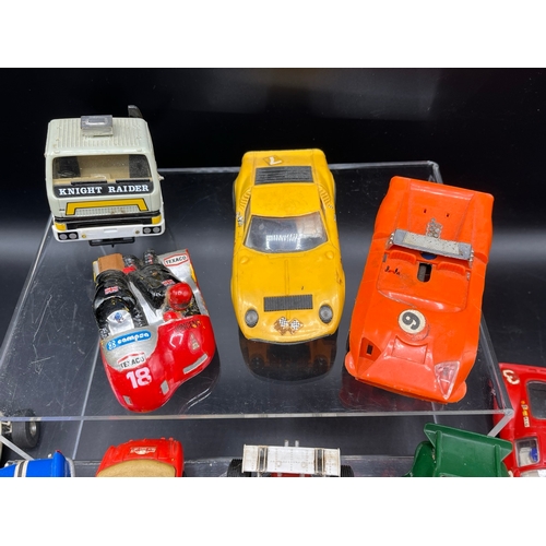 283 - Scalextric spares or repairs Lot of 17 vintage cars and a Truck, with other spare parts - Poor (18) ... 