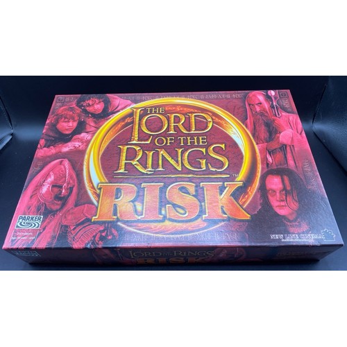 300 - Twelve Vintage Board Games. (F/G). (12) 15000g. All appear complete.
Risk - Lord of the rings editio... 