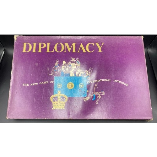 302 - Nine Board Games. F/G. (9) 10000g.
Diplomacy - The new game of international intrigue. (1970s)
Decli... 