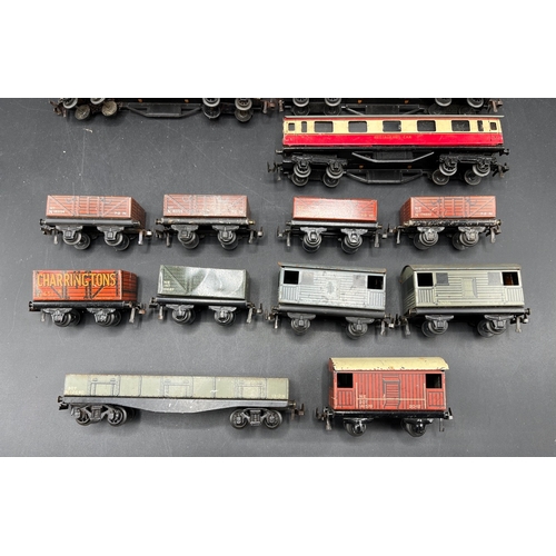 60A - 17 mostly Trix Twin Rolling-stock as shown Poor/Fair (17)