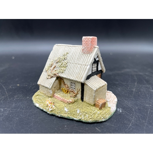 123C - 8 miniatures of country buildings from John Putnam's, Lilliput Lane, Tey Pottery, Philip Laureston, ... 