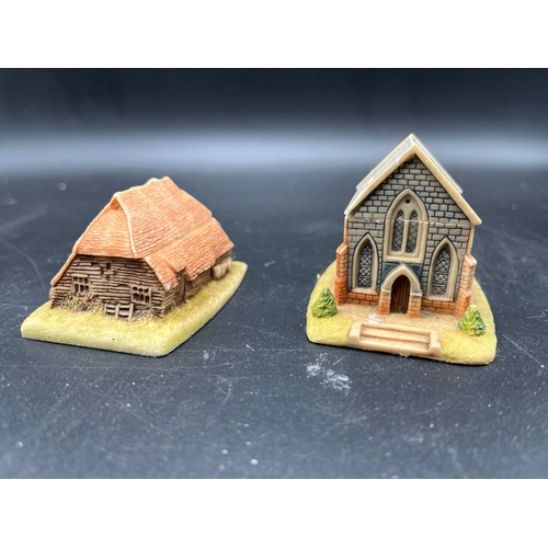 123C - 8 miniatures of country buildings from John Putnam's, Lilliput Lane, Tey Pottery, Philip Laureston, ... 