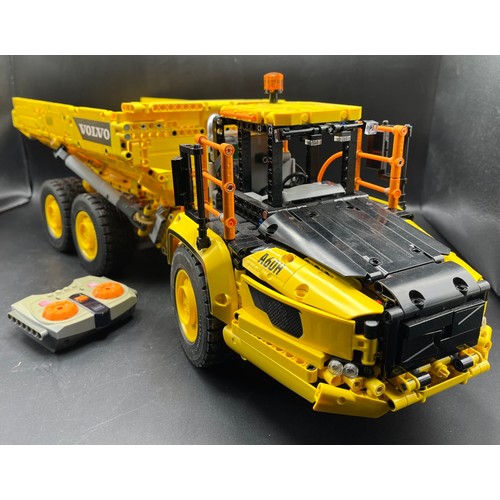 2 - LEGO Technic 42114. A realistic model version of Volvo’s biggest articulated hauler, the LEGO® Techn... 