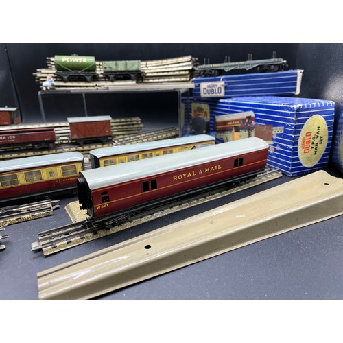 57 - Dublo job lot, 50+ items of 3-Rail track including cross-over and points, TPO Mail Van Set incomplet... 