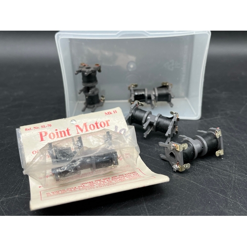 'N' Gauge kits, components and motor points (400g) Several chassis' painted