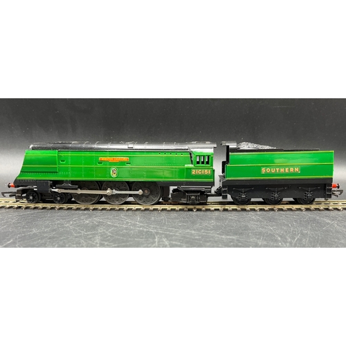 191 - Triang Hornby R.869S SR Battle of Britain 4-6-2 'Winston Churchill' Locomotive #21C151 in Very Good ... 