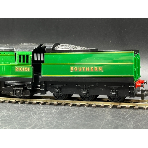 191 - Triang Hornby R.869S SR Battle of Britain 4-6-2 'Winston Churchill' Locomotive #21C151 in Very Good ... 