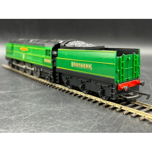 191 - Triang Hornby R.869S SR Battle of Britain 4-6-2 'Winston Churchill' Locomotive #21C151 in Very Good ... 