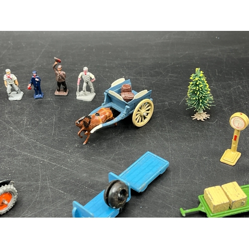 39 - OO Trackside Die-cast metal figures, bicycles, carts and tractor, with 11 Dinky Toys No.7067 tyres
(... 