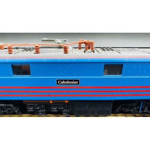 195 - 2 Hornby & 1 Lima Boxed Locomotives 00 Gauge. (3). 1100g. Tested Runner.
Hornby R2242 Virgin BoBo El... 