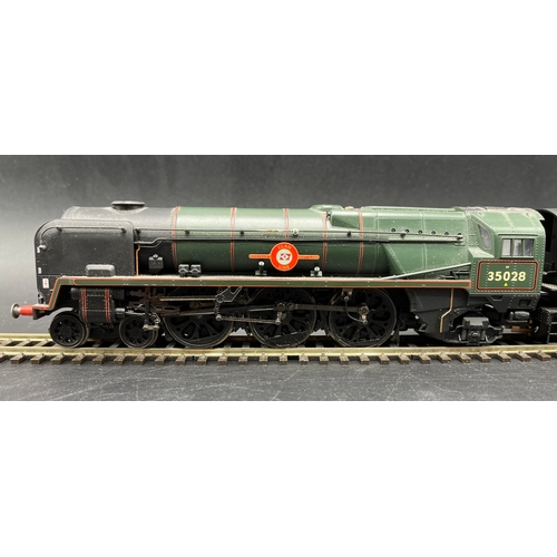 200 - Hornby R2169 BR 4-6-2 'Clan Line' Merchant Navy Class #35028 (China) Tested Runner
(500g)
Five pole ... 