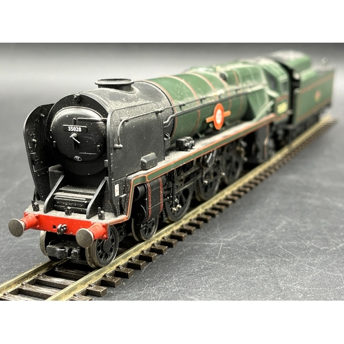 200 - Hornby R2169 BR 4-6-2 'Clan Line' Merchant Navy Class #35028 (China) Tested Runner
(500g)
Five pole ... 