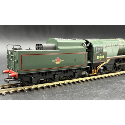 200 - Hornby R2169 BR 4-6-2 'Clan Line' Merchant Navy Class #35028 (China) Tested Runner
(500g)
Five pole ... 