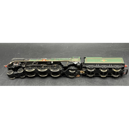 200 - Hornby R2169 BR 4-6-2 'Clan Line' Merchant Navy Class #35028 (China) Tested Runner
(500g)
Five pole ... 