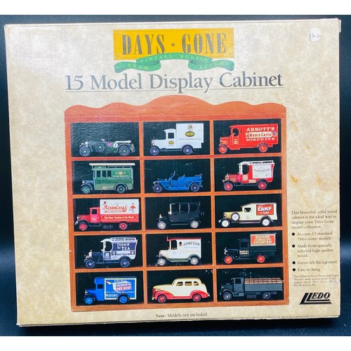 32 - Lledo Display Case, Lledo Days Gone 15 Model Display Cabinet & Lledo Calling Journal D.G. One. (3).
... 