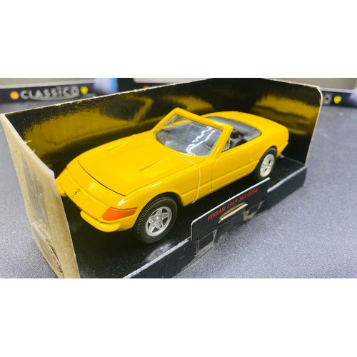 33 - 4 Classico Cars Boxed(4). Good/Very Good.
Ferrari 1961 156 F1
Ferrari 1969 365 GTS4
Ferrari 1961 400... 