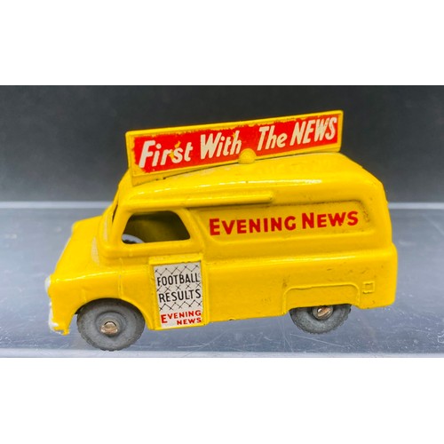 17 - 15 Die-Cast Lesney Vehicles and Petrol Pump. All Play Worn, see detailed photos. 500g (15)
Including... 