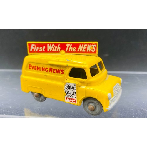 17 - 15 Die-Cast Lesney Vehicles and Petrol Pump. All Play Worn, see detailed photos. 500g (15)
Including... 