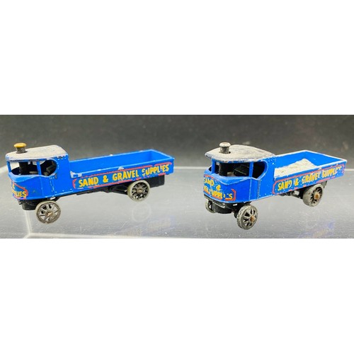 17 - 15 Die-Cast Lesney Vehicles and Petrol Pump. All Play Worn, see detailed photos. 500g (15)
Including... 