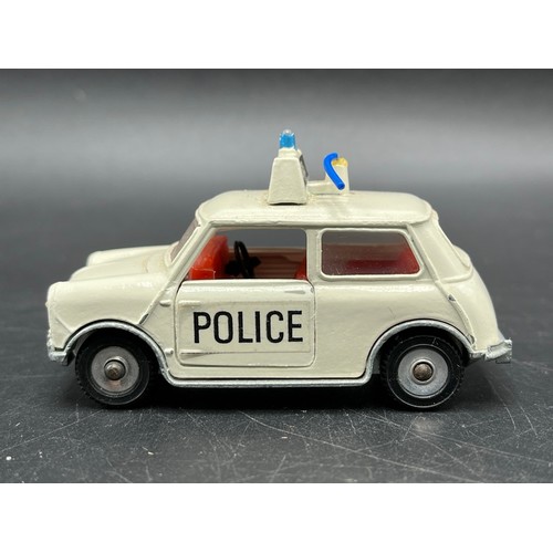 10 - Dinky Toys 250 Police Mini Cooper
(100g)
Red interior
Silver base & radiator grille
Glue fix to chas... 