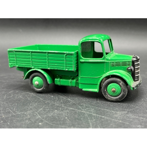 12 - Dinky Toys 25W Bedford Truck, Light Green cab and truck body and hubs
(100g)
few chips
Incorrect box... 