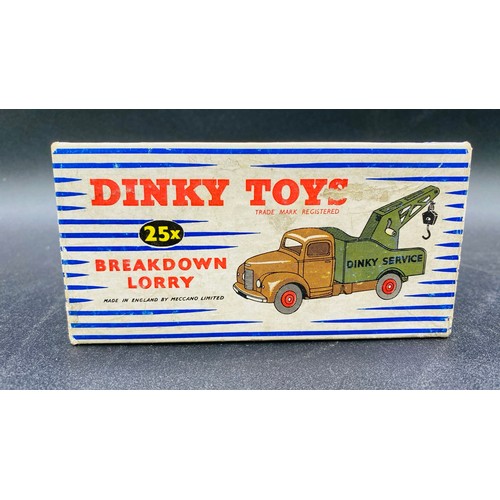 11 - Dinky Toys 25x Breakdown Lorry in original box.  Lorry in good condition, box showing its age. (Plea... 