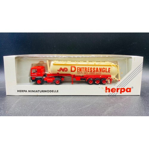 35 - Boxed Cararama 5 Car packs & Herpa Tanker Lorry. 650g (4)
Vehicles appear unused, but boxes show sig... 