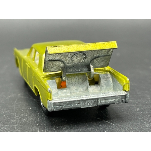 19 - Matchbox Superfast No. 31 Lincoln Continental Boxed
High arches, narrow wheels.
(100g)