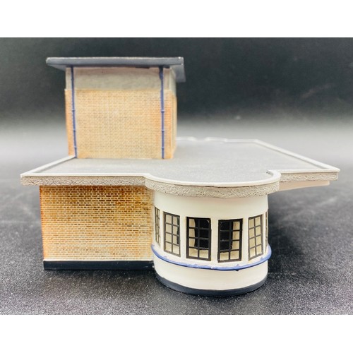 260 - Scenecraft by Bachman 'OO' Scale 44-066 Art Deco Station Building. (Unboxed) Previously used in a la... 