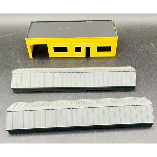 261 - Large Quantity of Scenic Model Railway Plastic Building & Accessories. Previously used in a layout, ... 