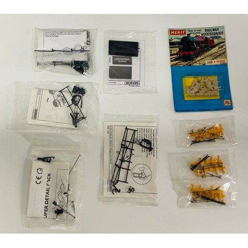 264 - 43 New in Pack HO/OO Model Scenery & Accessories (43) 2600g. Please see photographs for detail.
Incl... 