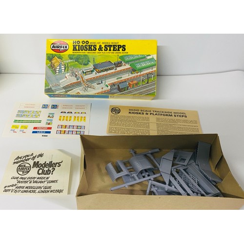 265 - 21 Airfix New in Pack HO/OO Model Kits & Parts (21) 2600g. Please see photographs for detail.
Includ... 