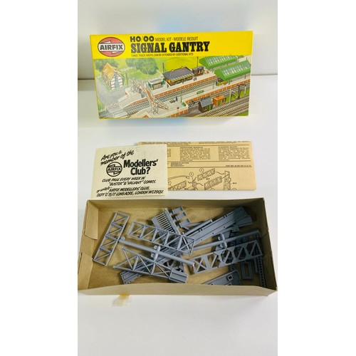 265 - 21 Airfix New in Pack HO/OO Model Kits & Parts (21) 2600g. Please see photographs for detail.
Includ... 