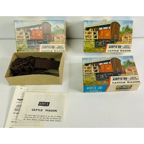 266 - 12 Airfix OO Model Kits (12) 880g. Please see photographs for detail.
Includes:
02661-5 Meat Wagon -... 