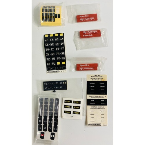 267 - Metal and Plastic Trackside OO Gauge Accessories (59) 250g. 
Please see photographs for detail.