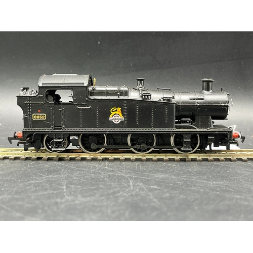 39 - Three Mainline Boxed Steam Locomotives Tested Runners
(1300g)
Mainline 937515 2P Class 4-4-0 Locomot... 