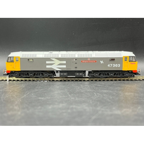 45 - Three Lima Boxed Diesel/Electric Locomotives Tested Runners
(1400g)
Lima 205243 Class 26 Diesel Rail... 