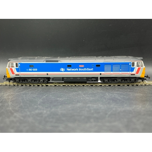 48 - Three Lima Boxed Diesel/Electric Locomotives Tested Runners
(1400g)
Lima 205220 Class 47 'Great East... 