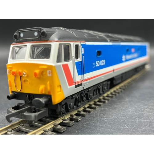 48 - Three Lima Boxed Diesel/Electric Locomotives Tested Runners
(1400g)
Lima 205220 Class 47 'Great East... 