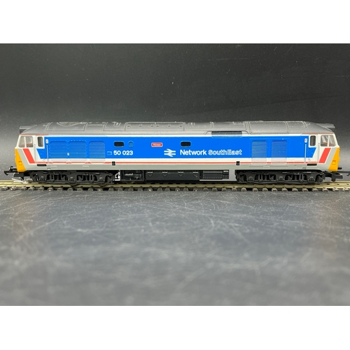 48 - Three Lima Boxed Diesel/Electric Locomotives Tested Runners
(1400g)
Lima 205220 Class 47 'Great East... 