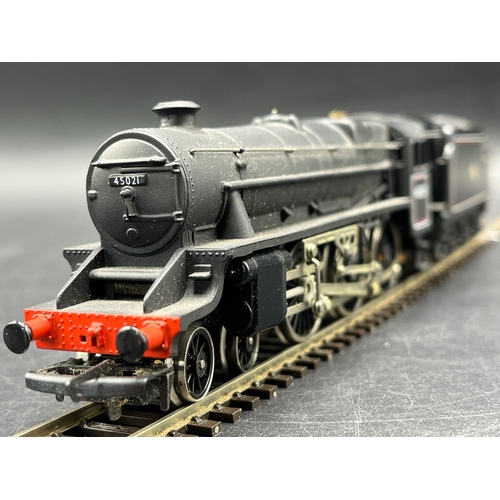 68 - Three OO gauge Steam Locomotives, Two Boxed All Tested Runners
(1500g)
Hornby R322 Class 8F 2-8-0 in... 