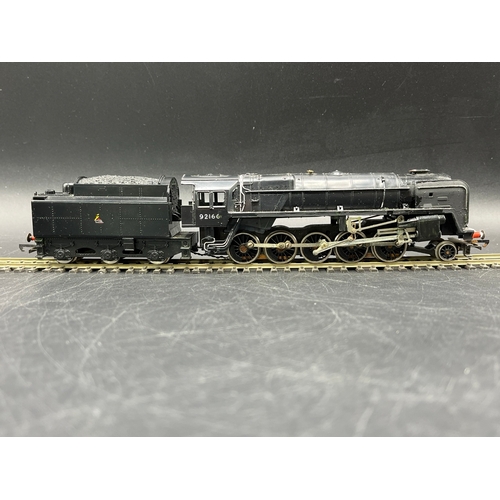 68 - Three OO gauge Steam Locomotives, Two Boxed All Tested Runners
(1500g)
Hornby R322 Class 8F 2-8-0 in... 