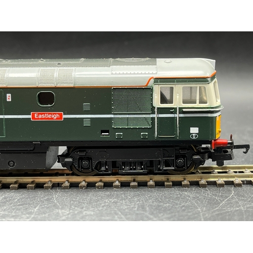 93 - Three Lima Boxed Diesel/Electric Locomotives Tested Runners
(1400g)
Lima 205221 Class 33 #33008 'Eas... 