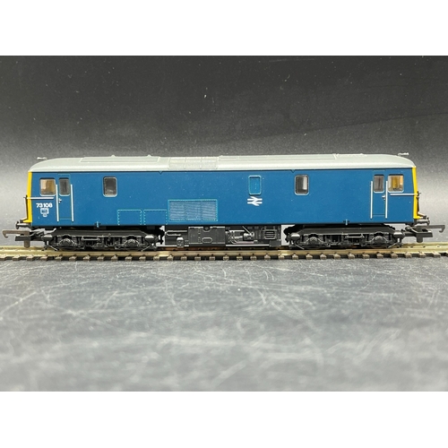 93 - Three Lima Boxed Diesel/Electric Locomotives Tested Runners
(1400g)
Lima 205221 Class 33 #33008 'Eas... 