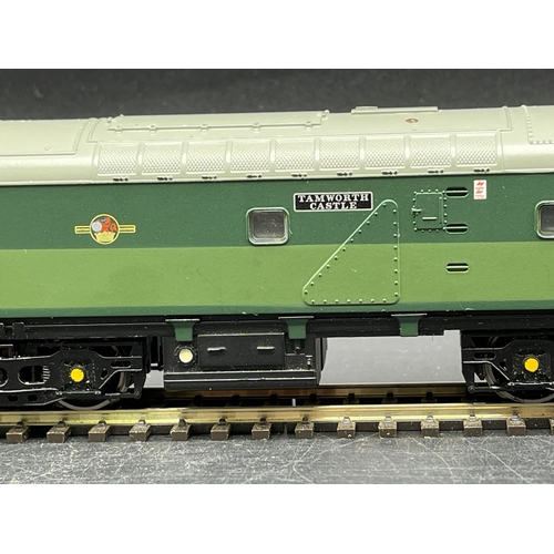 110 - Two Bachmann Class 25 Diesel Locomotives, Tested Runners
(1200g)
Bachmann Branchline 32-402 Class 25... 