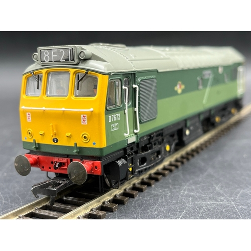 110 - Two Bachmann Class 25 Diesel Locomotives, Tested Runners
(1200g)
Bachmann Branchline 32-402 Class 25... 