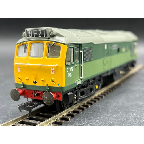 110 - Two Bachmann Class 25 Diesel Locomotives, Tested Runners
(1200g)
Bachmann Branchline 32-402 Class 25... 