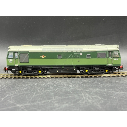 110 - Two Bachmann Class 25 Diesel Locomotives, Tested Runners
(1200g)
Bachmann Branchline 32-402 Class 25... 